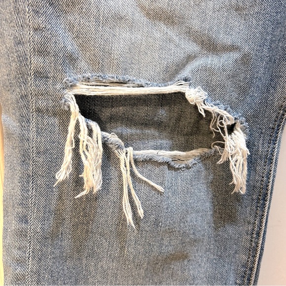 AMERICAN EAGLE Ripped Mom Jean - Picture 6 of 11